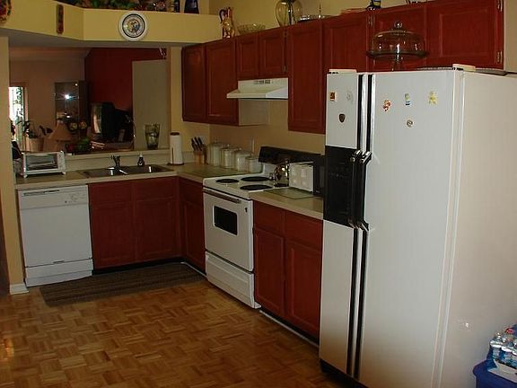 Big, open eat-in kitchen