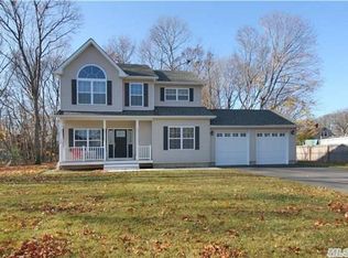 26 Grant St, Port Jefferson Station, NY 11776