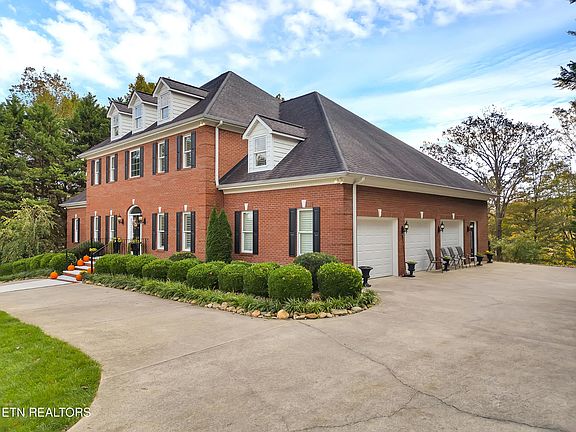 3rd image of 142 Center Park Ln