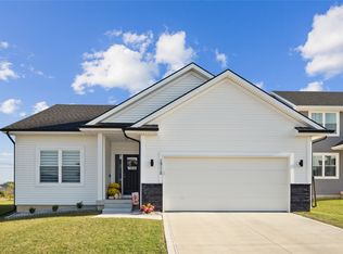 15115 Deerview Dr, Urbandale, IA 50323