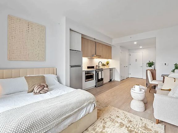 2nd image of 827 Sterling Pl