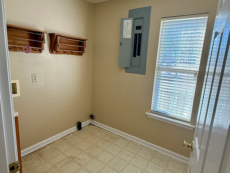 1005 Houndsbark Ct — Photo 11