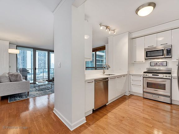4th image of 420 E Waterside Dr Unit 603