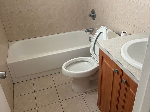 4th image of 11561 NW 41st St