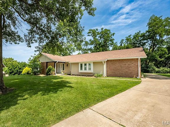 2nd image of 505 Hillbrook Dr