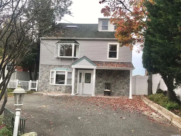 51 Sintsink Drive W, Port Washington, NY 11050