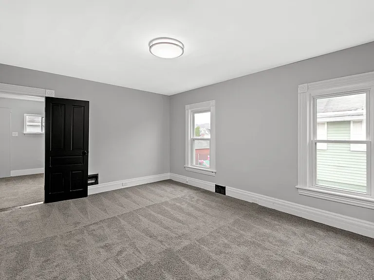 105 Broadway St — Photo 11