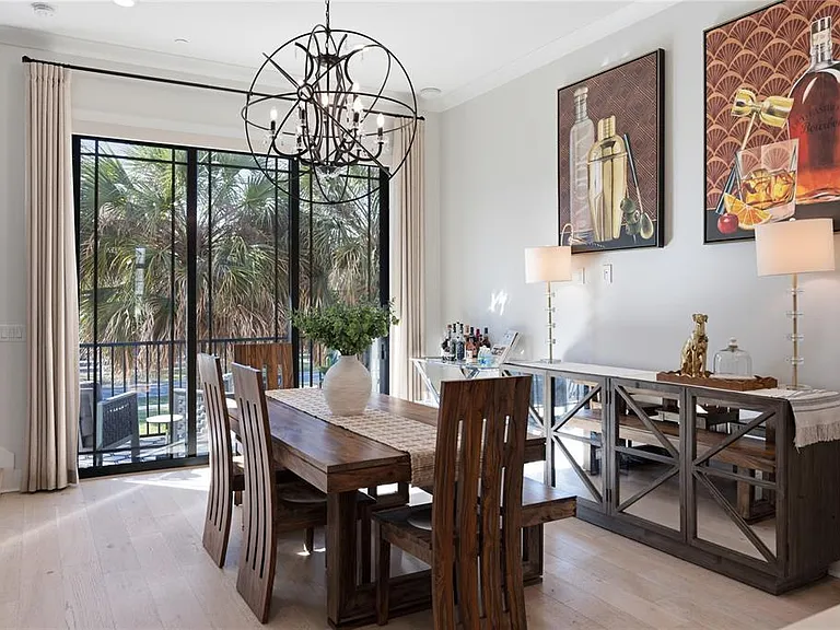 64 N Park Ave — Photo 14