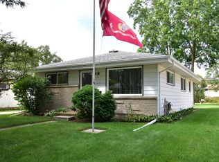 1412 W End Rd, Waukesha, WI 53188