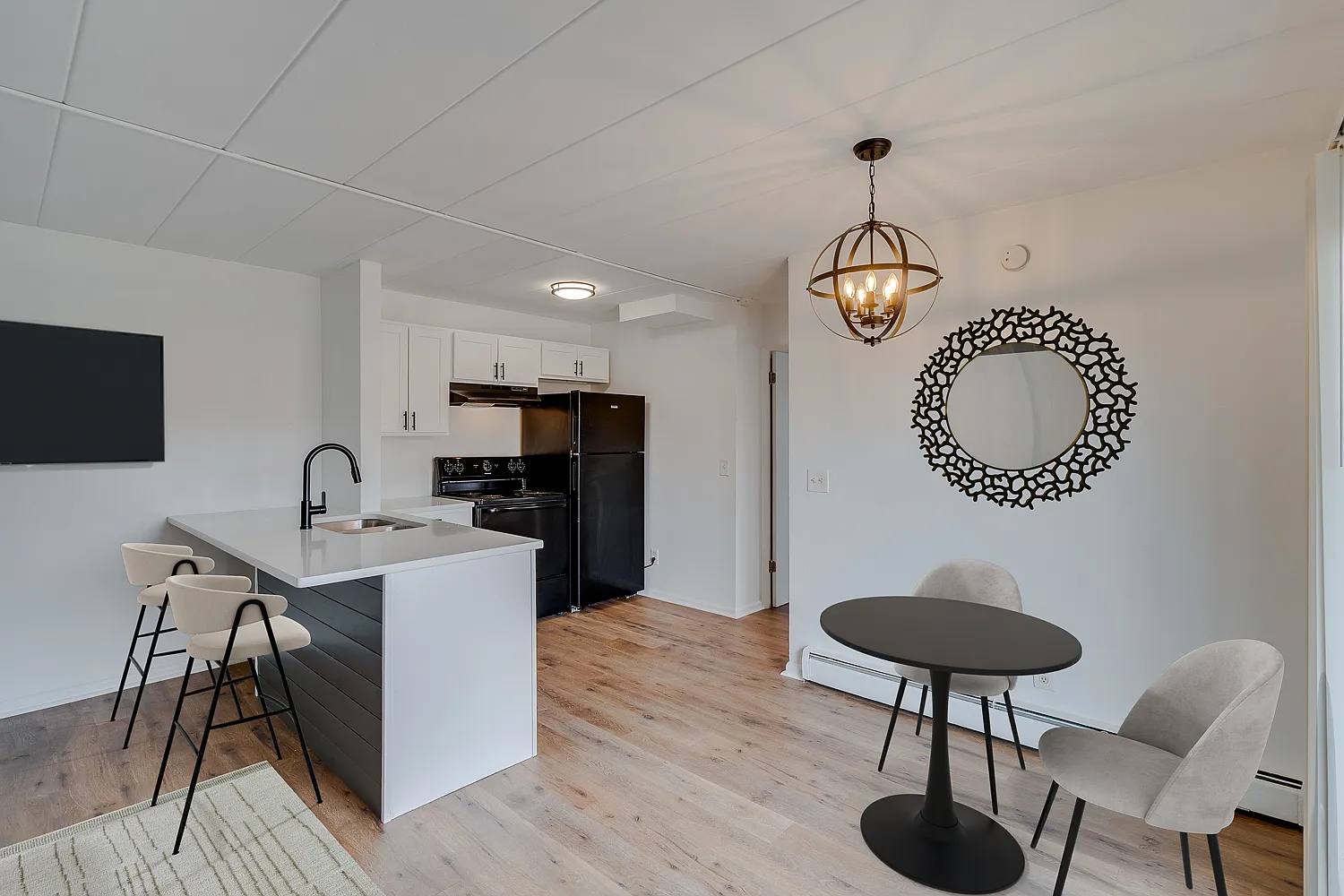 4000 Ledgewood Dr — Photo 2