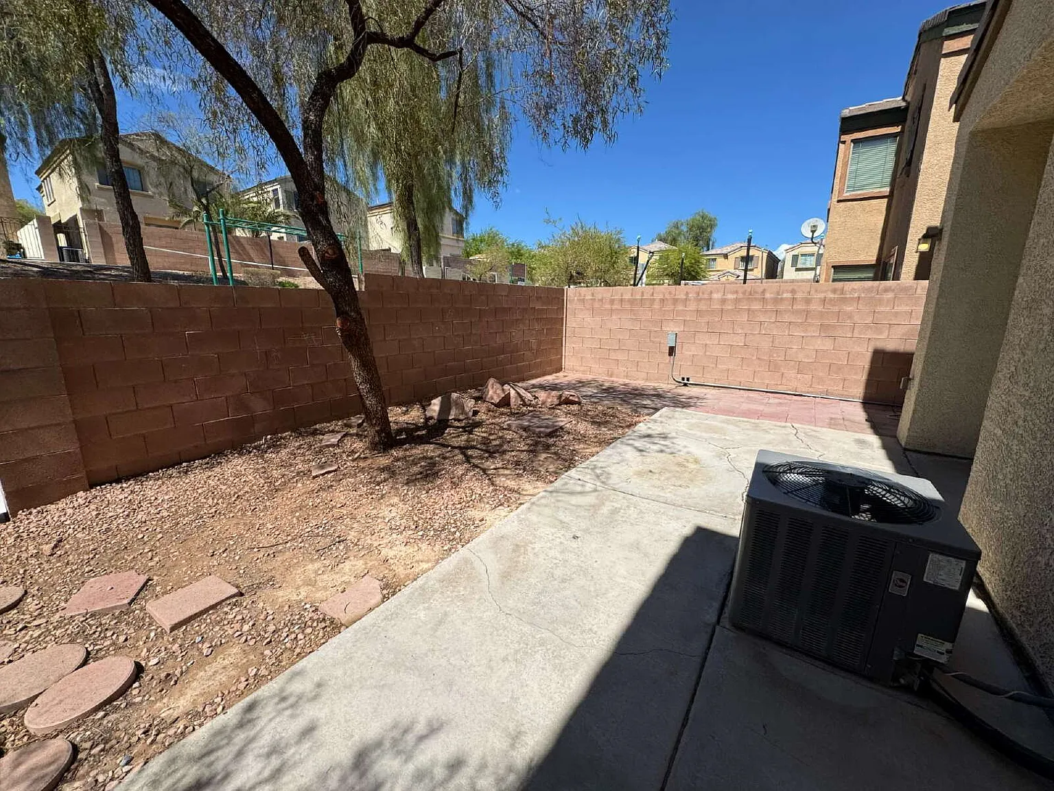 3 bed, 2.5 bath, 1479 sqft, $1,700 — Photo 2