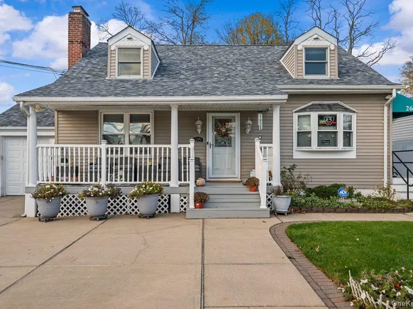 26 W 11th Street, Huntington Station, NY 11746