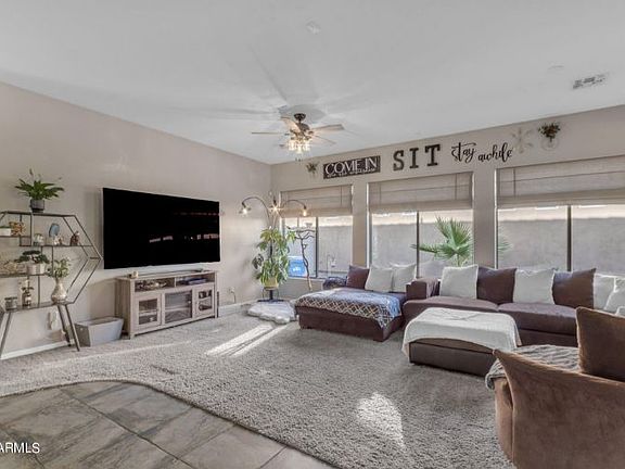 5th image of 2115 E Valencia Dr