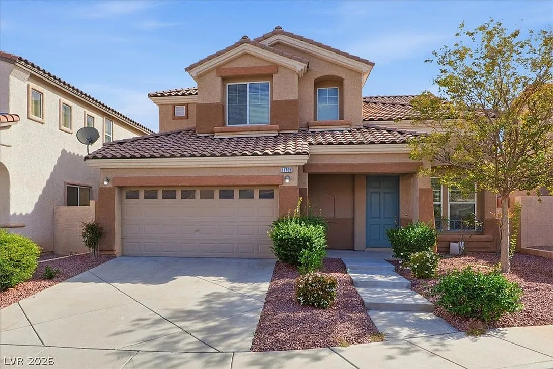 3 bed, 2.5 bath, 1819 sqft, $2,195 — Photo 1