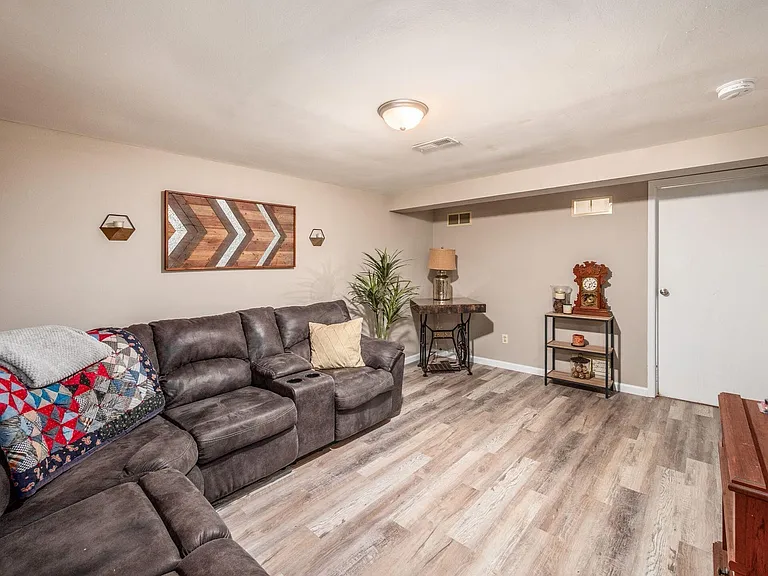 4945 Singleton Dr #13C — Photo 12