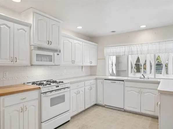 3309 Edelweiss Dr, Grand Prairie, TX 75052