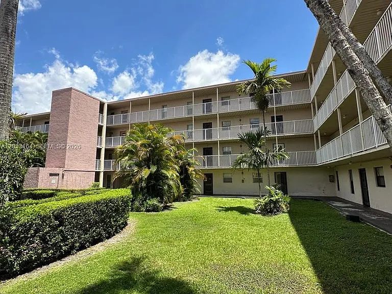 2800 NW 56th Ave #G201 — Photo 2