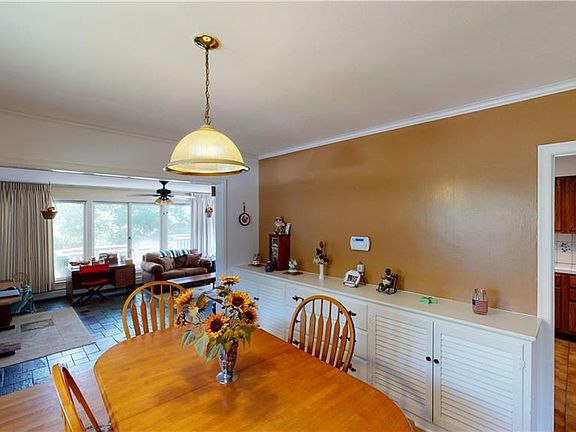 3rd image of 301 Scottholm Ter