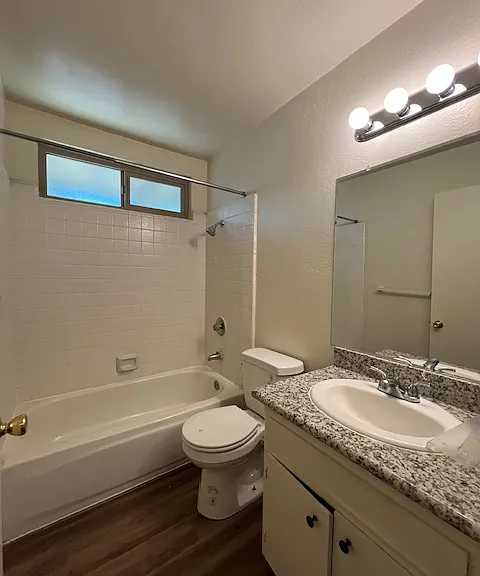 1041 W 9th St #C — Photo 19