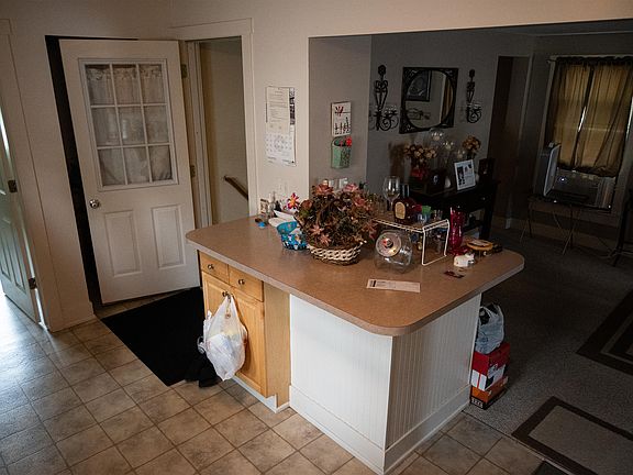 5th image of 909 Hall St SE