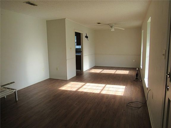 5th image of 100 Marley Dr