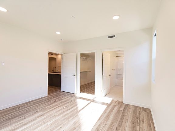 5th image of 1120 Charlo St #104