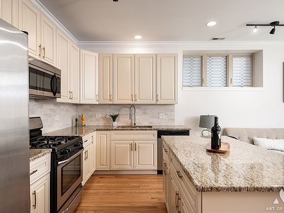 4th image of 2734 W Belmont Ave APT 1