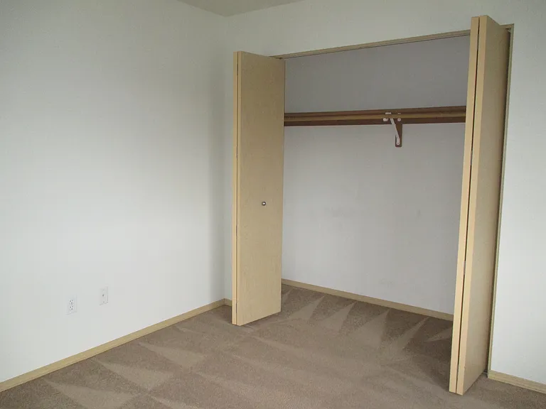 932 NW Anjni Cir — Photo 14