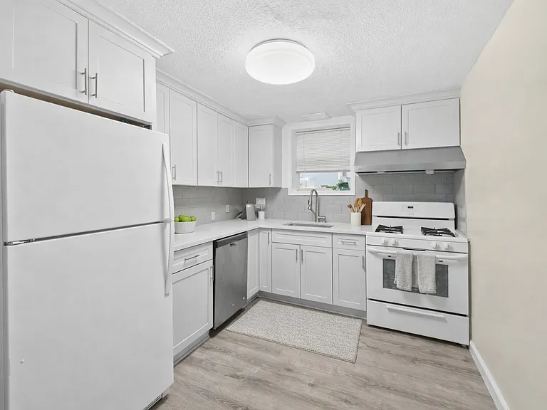 28 Stevens St #E — Photo 2