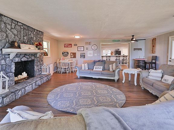 3rd image of 115 River View Ln