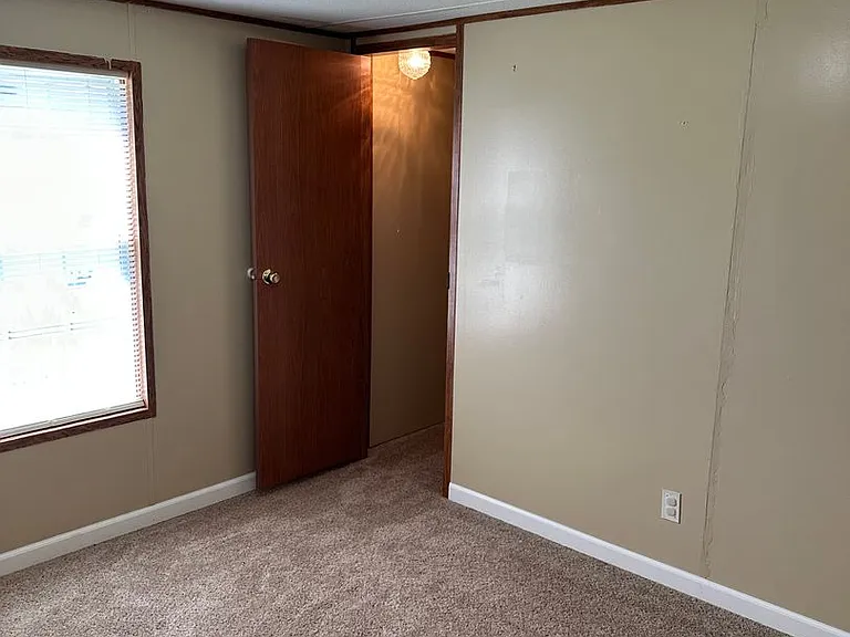 2501 S Broadway Ave — Photo 10