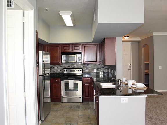4th image of 7575 Kirby Dr APT 2413