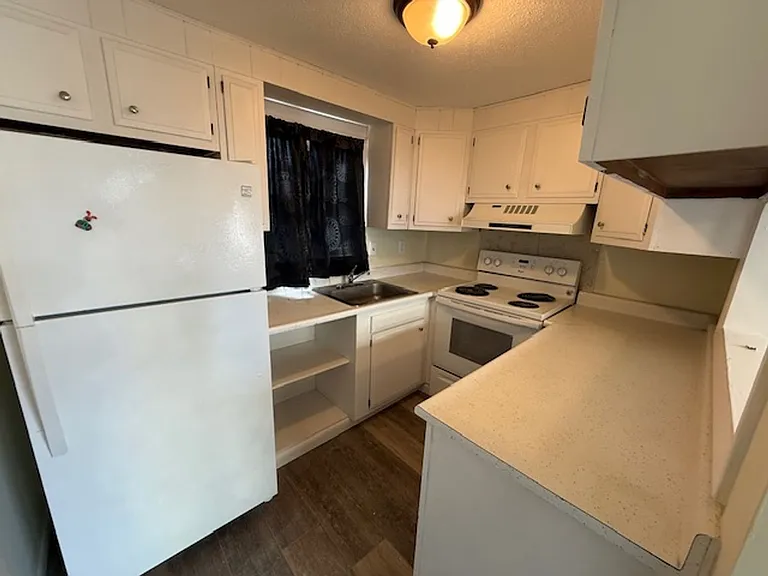 39 Medbury Ave — Photo 10