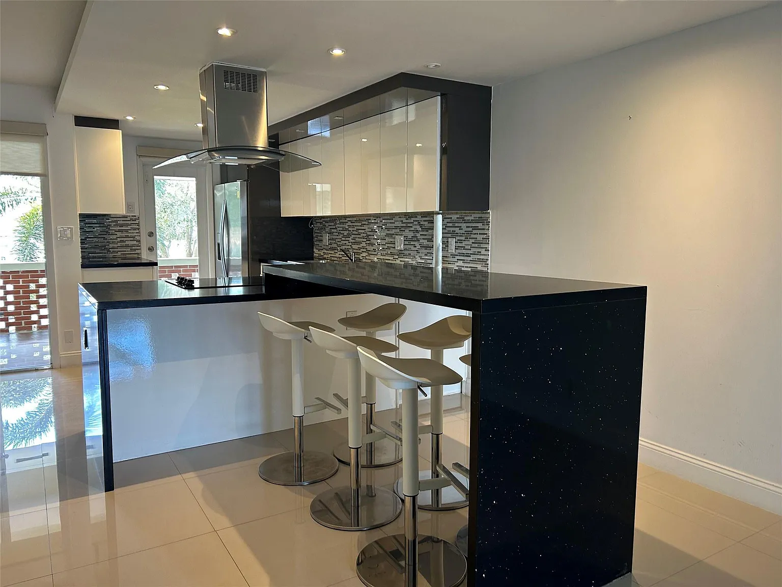 2 bed, 2.0 bath, 957 sqft, $2,500 — Photo 3
