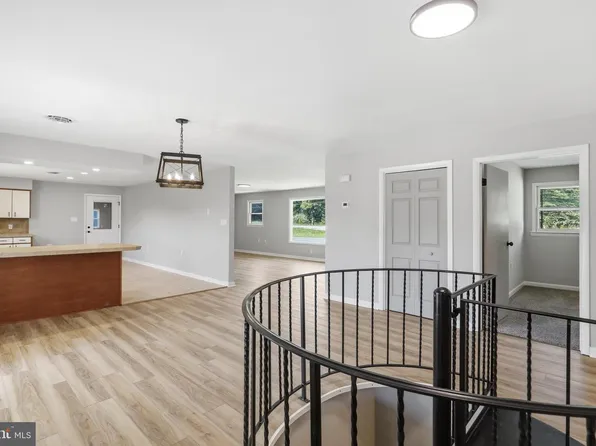 11223 Valley Rd, Berkeley Springs, WV 25411
