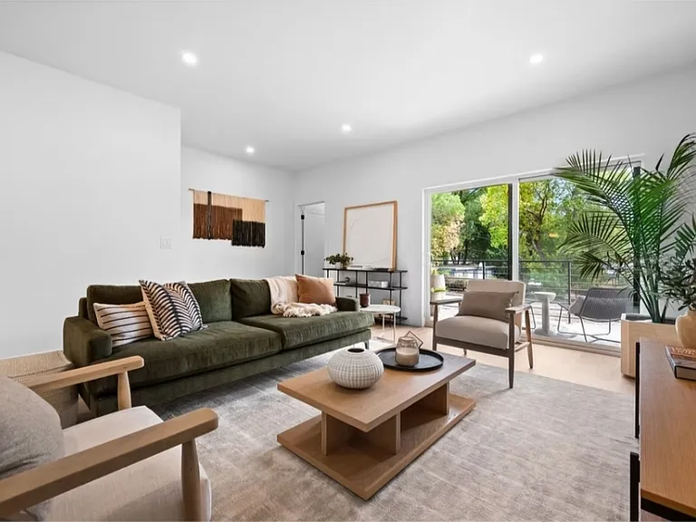 529 S Warnock Ave #D — Photo 2