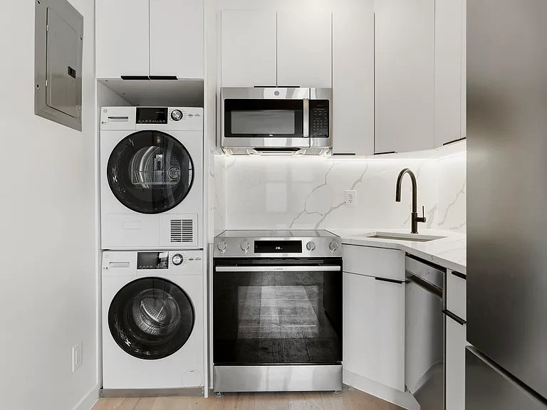 338 Wilson Ave #2L — Photo 2