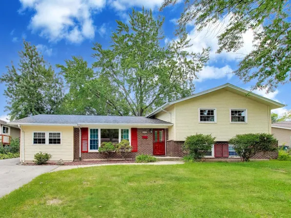 2805 Kincaid Dr, Woodridge, IL 60517