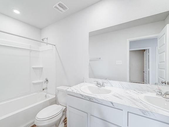 5th image of 407 Bluebonnet Cir