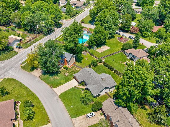 3rd image of 1813 E Camino Alto Street