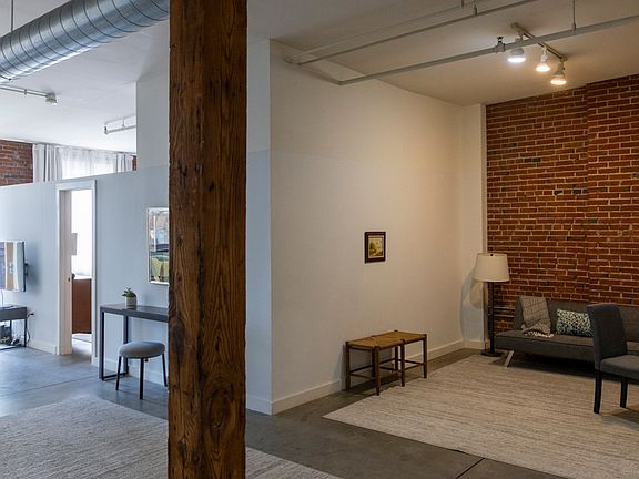 4th image of 918 Olive St APT 201