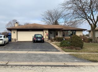 8021 W Baldwin Trl, Hickory Hills, IL 60457