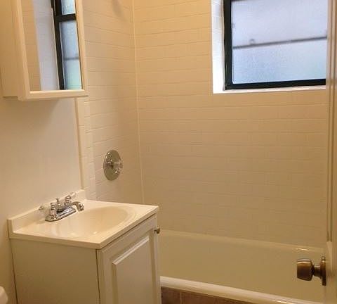 5th image of 2332 1/2 N Spaulding Ave APT 3B