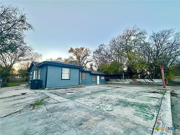 3rd image of 104 E Fowler Ave