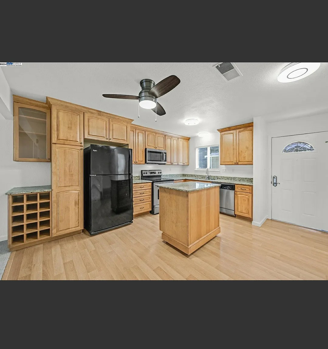 2 bed, 1.5 bath, 1012 sqft, $3,400 — Photo 2