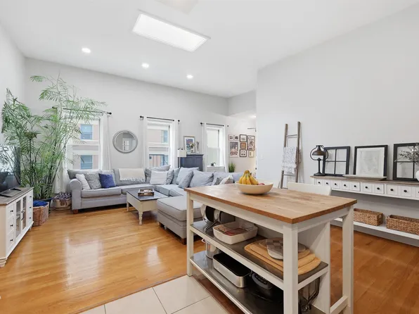 309 1st St #3B, Hoboken, NJ 07030