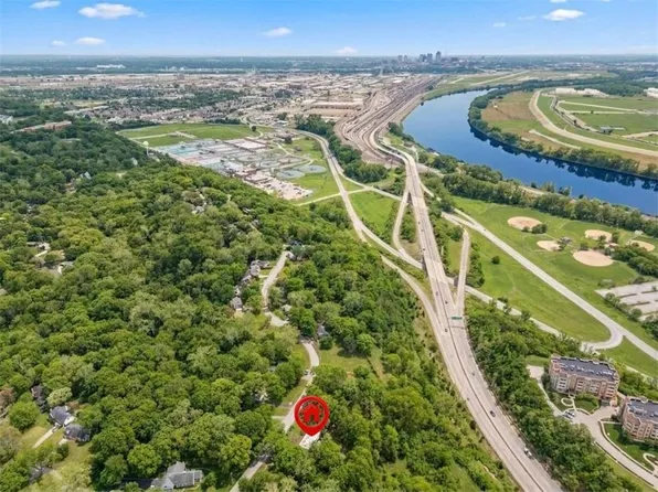 3848 N Briarcliff Rd, Kansas City, MO 64116