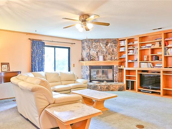 4th image of 920 Corona Ave