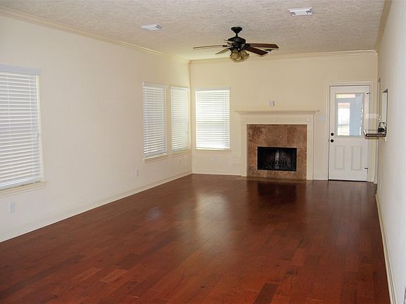 3rd image of 1112 Woodchase Dr