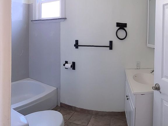 2nd image of 8903 Thermal St